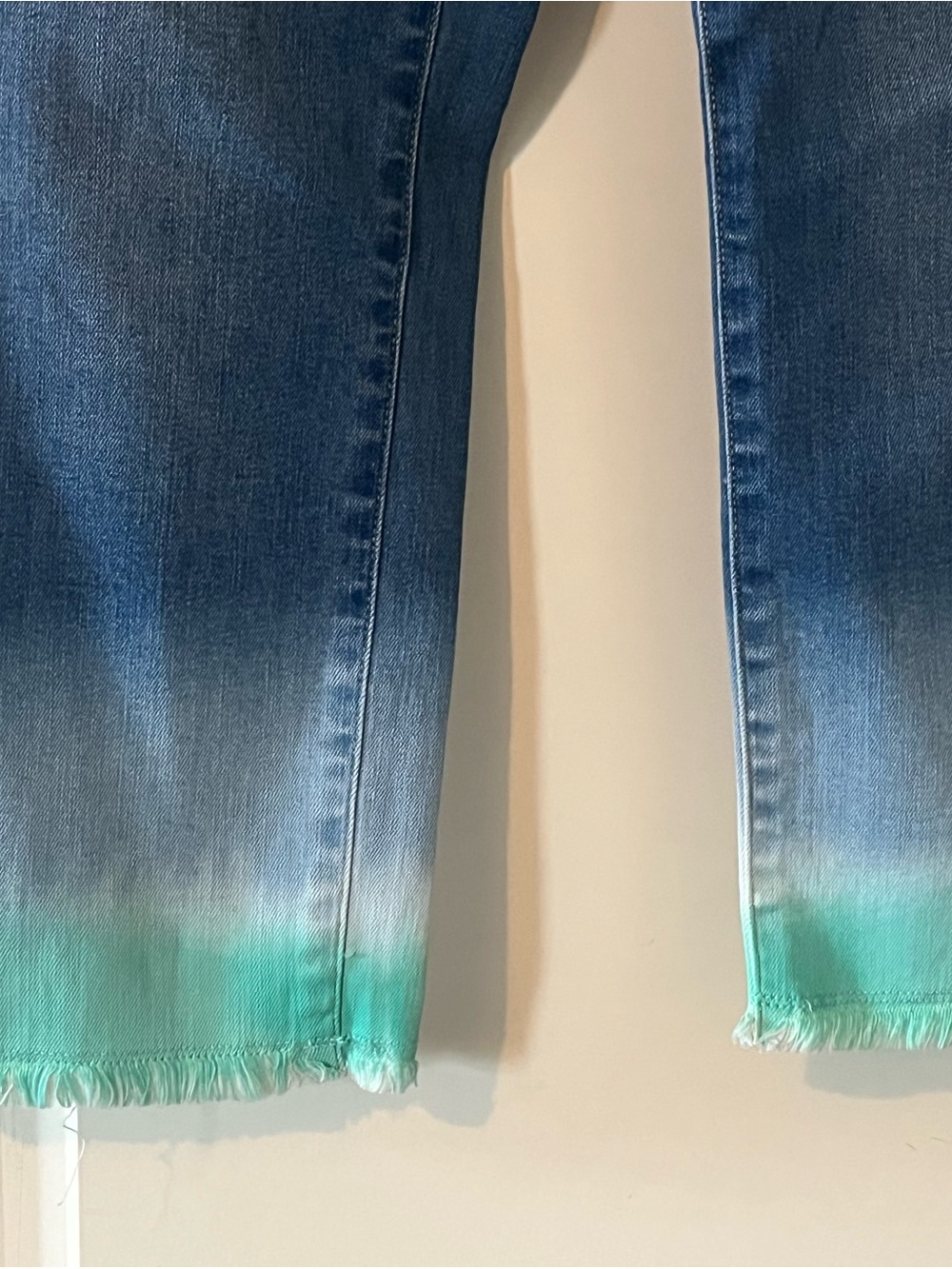 Susan Graver Designer Blue Jeans With Teal Dip-Dye Hem Cropped Size 6 Petite — image 7 of 8